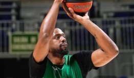 尤尼卡加马拉加老将退役