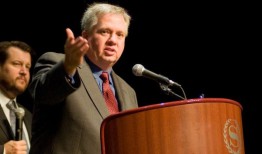 阿拉巴马州长期流行广播节目的前联合主持人推出了新的播客