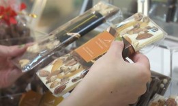 随着全球可可短缺的严重打击，小型糖果制造商不再只卖巧克力