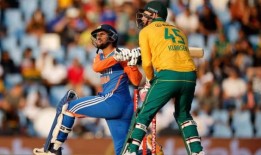 瓦尔玛的首个世纪让印度在系列赛中领先