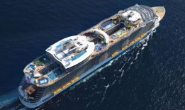 美国联邦调查局调查一名12岁男孩在前往德克萨斯州的皇家加勒比游轮上从阳台坠落的死亡事件