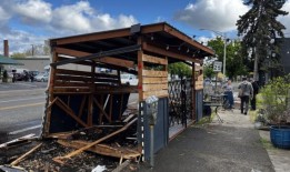 警察：在Purlieu酒吧的露台上捡桶;司机因粗心驾驶而受到传讯