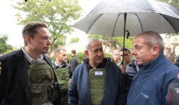 比尔·马赫说，埃隆·马斯克有争议的帖子“确实考验了我对他的耐心”，看起来“真的是反犹”