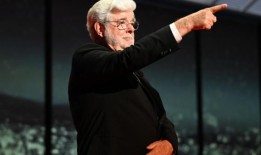 乔治·卢卡斯和马修·布罗德里克向詹姆斯·厄尔·琼斯致敬