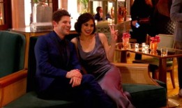 视频：观看杰里米·乔丹和伊娃·诺布尔扎达表演《了不起的盖茨比》音乐剧中的“我的绿灯”