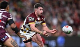 科博为野马队上场，马登的射门得分使曼利队得分