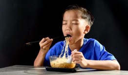 从盘子到大脑：为什么父母需要注意他们的孩子吃什么