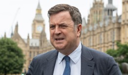 托利党需要在明年临近的地方选举中重建信任