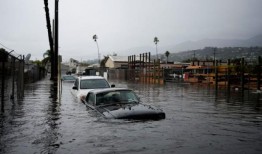 太平洋风暴引发洪水袭击加州东南部