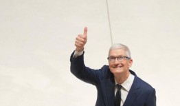 苹果首席执行官蒂姆·库克与特朗普在马阿拉歌庄园共进晚餐