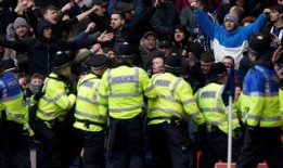 西布朗vs狼队：足总杯比赛中扰乱秩序的六人被捕