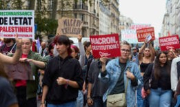 数千人集会反对法国新总理(视频)