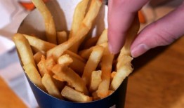 由于全球对炸薯条的需求，阿尔伯塔省的马铃薯产业正在蓬勃发展