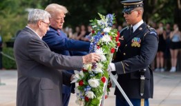 议员们要求陆军制裁特朗普访问阿灵顿公墓