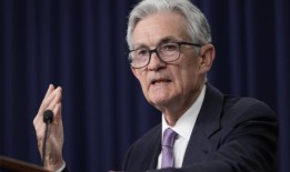 美联储主席鲍威尔表示，随着逐步降息，美国经济正处于“稳固状态”