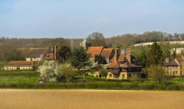 一个鲜为人知的村庄拥有英格兰“最古老”的皇室住宅