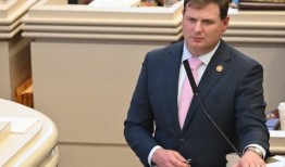 阿拉巴马州，密西西比州的立法者们将展开一场垒球比赛，看谁在垒球场上表现最好