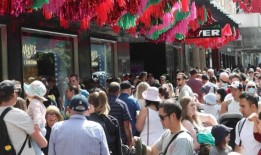 由于澳大利亚人抵制消费，7月份销售数据没有变化，零售商感到担忧