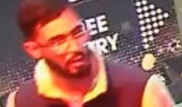 警方在一名70多岁的妇女性侵犯并抢劫银行卡后提出上诉