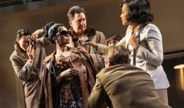 克里斯托·乔伊·布朗在《欢乐一路》中扮演一个不讨人喜欢的角色