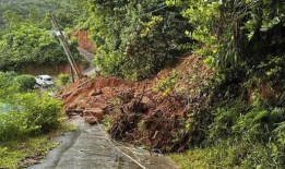 塞舌尔在致命洪水和炸药仓库爆炸后宣布进入紧急状态