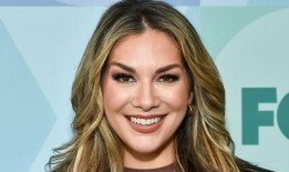 贾斯汀·塞洛克斯与妮可·布莱顿·布鲁姆相恋一年后订婚