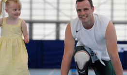 艾丽·查利斯：从奥斯卡·皮斯托瑞斯的影子到激励新一代