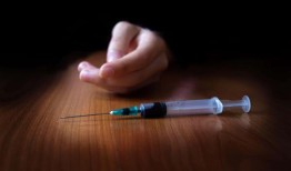 首个吸毒室获批，继续开展避诉工作