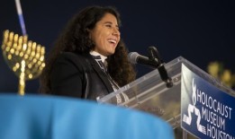 今年的光明节从圣诞节开始，这在日历上是罕见的