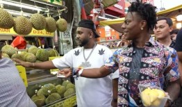 顶级主播IShowSpeed访问马来西亚，粉丝追着他自拍，他大喊“Sabar”