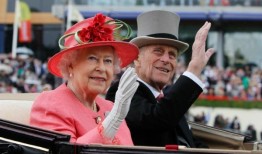 菲利普亲王去世前，伊丽莎白女王没能到他的床边：王室传记作家