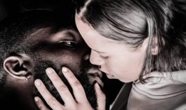 露西·普雷布尔的《效果》于3月31日在The Shed完成了外百老汇的演出