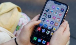 总理安东尼·阿尔巴内塞呼吁各州提出社交媒体禁令的年龄限制