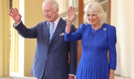 查尔斯和卡米拉向日本天皇和皇后告别